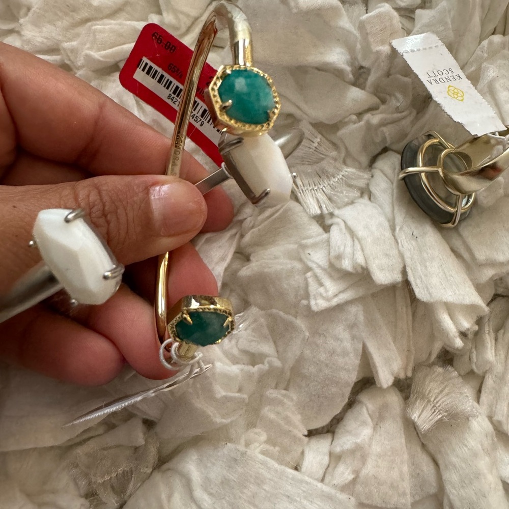 (2) Kendra Scott Cuff Bracelets (1)kendra Scott ring Size 6 - Picture 4 of 4